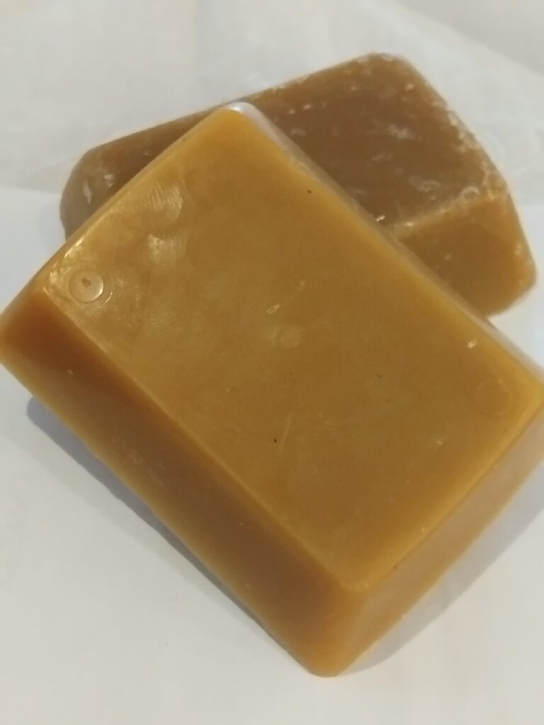 Organic forest beeswax block Ethiopia Kafa — beeswax wholesale SAHARÔME